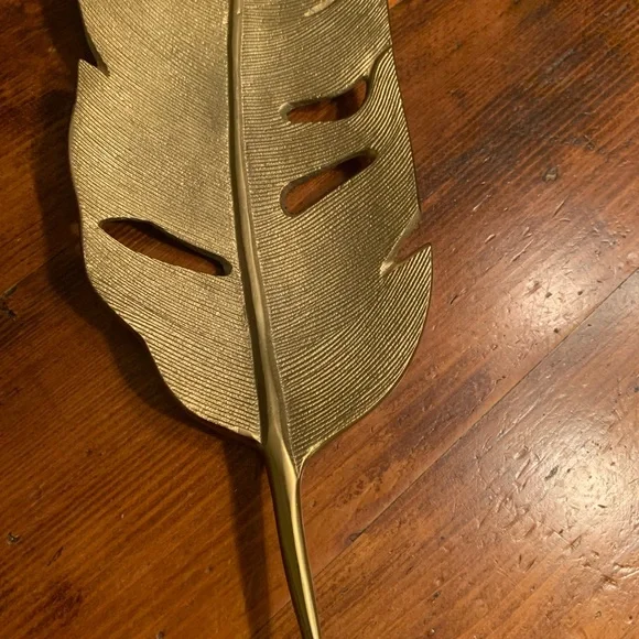 decorative gold metal feather🪶 - Picture 2 of 8